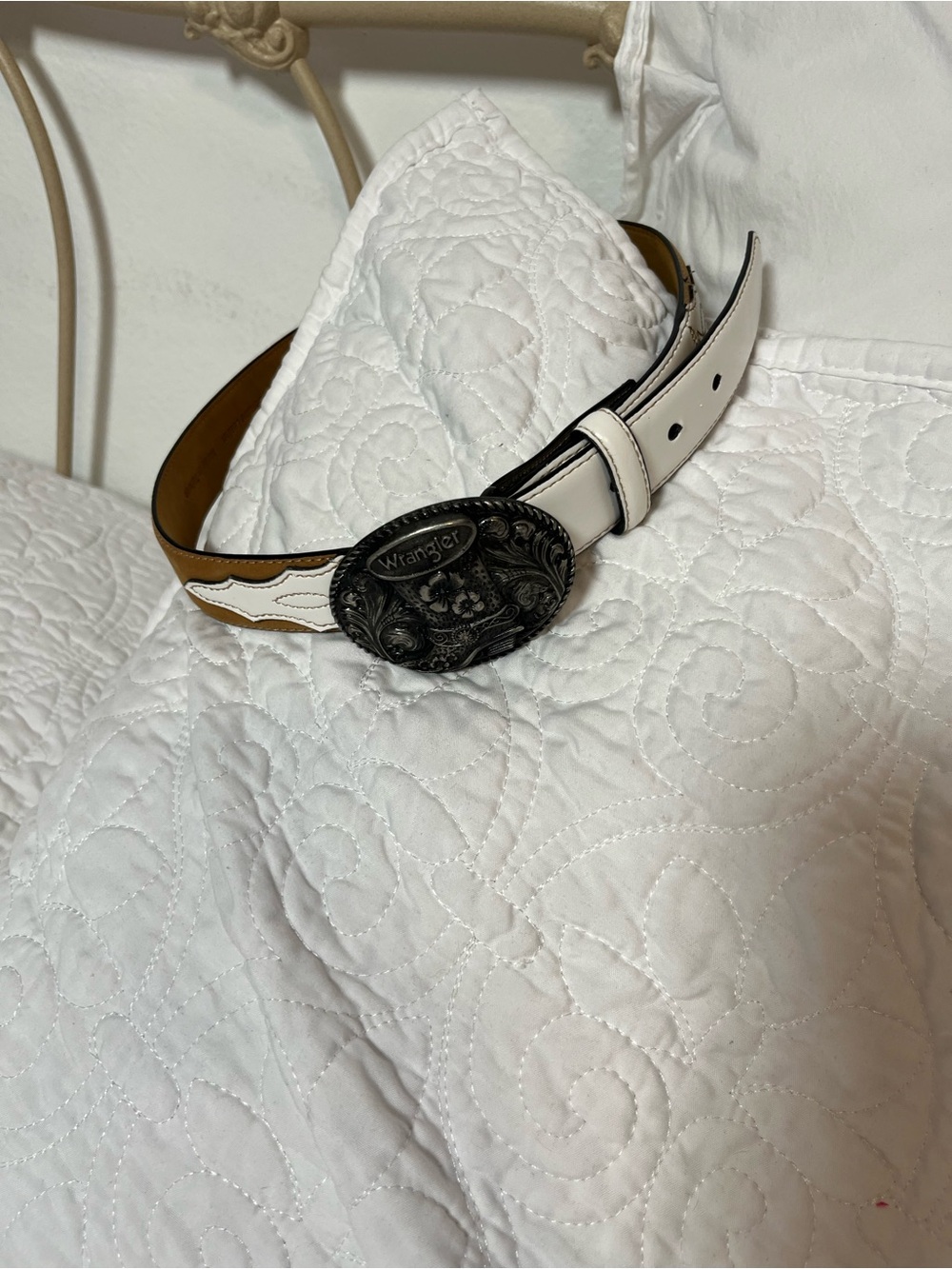 Wrangler White and Tan Western Belt with Ornate Silver Buckle - Picture 2 of 9